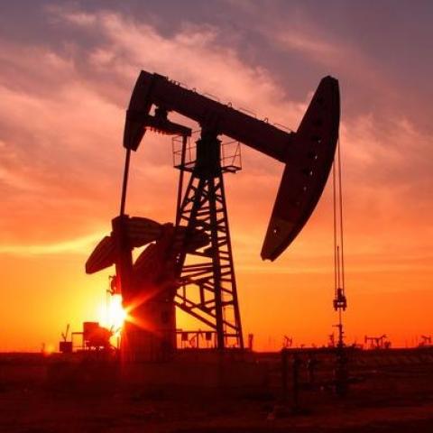 [Tổng hợp 24/02] Giá dầu tăng mạnh khi tồn kho dầu khí và sản lượng khai thác của Mỹ  giảm