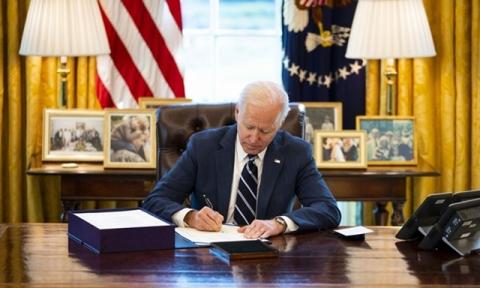 Hoa Kỳ: Tổng thống Joe Biden ký luật cứu trợ trị giá 1,900 tỷ USD