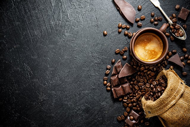 Hai sàn giao dịch cà phê kỳ hạn đảo chiều sụt giảm từ mức cao nhất gần 7 năm