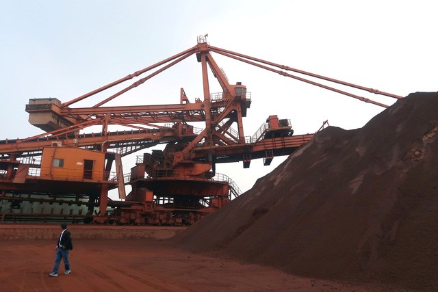 Giá quặng sắt tiếp tục giảm do chính sách hạn chế sản xuất ở Trung Quốc