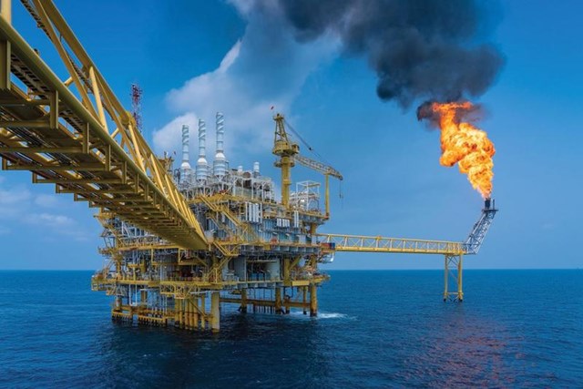 Chuyên gia nhận định: Giá xăng dầu tăng sẽ tác động rất mạnh tới tăng trưởng kinh tế