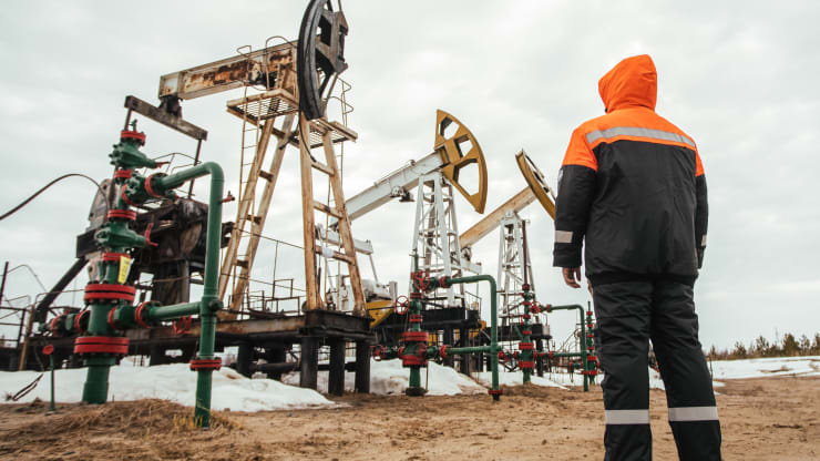 IEA: Đại dịch COVID-19 chưa kết thúc, nhu cầu dầu mỏ sẽ tiếp tục giảm kỉ lục trong năm 2020